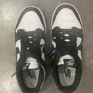 Nike Dunks- Panda. Low.